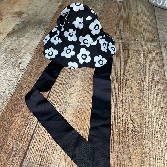 Mud Pie Girls Size 0 -12 Months Black White Floral Large Black Bow Bucket hat - Picture 3 of 5